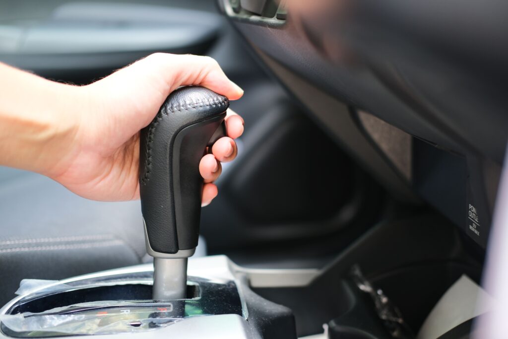 4 Cara Mudah Belajar Menggunakan Mobil Matic