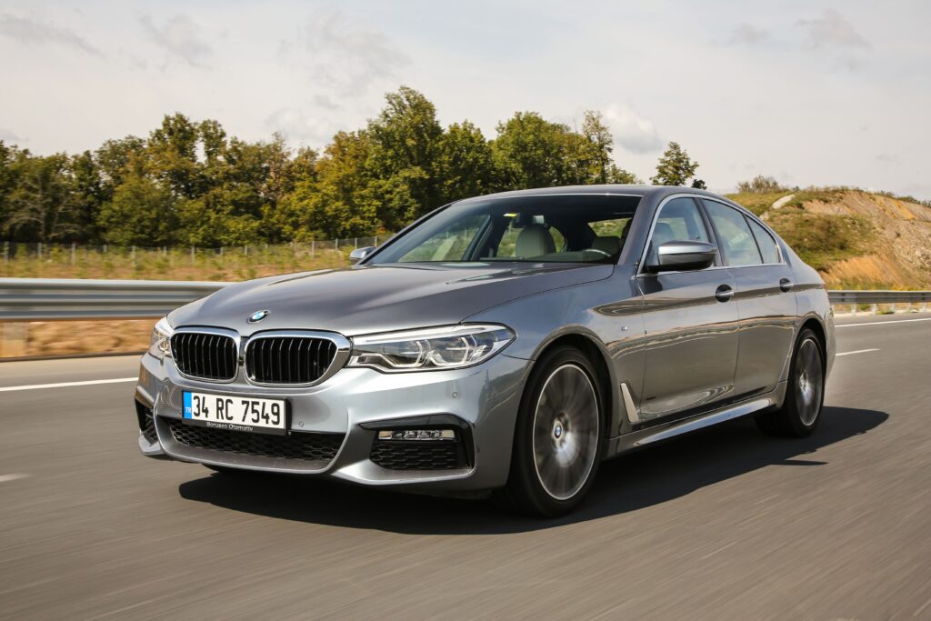 Review BMW Seri 3: Sang Legenda yang Makin Canggih, Mewah, dan Sporty
