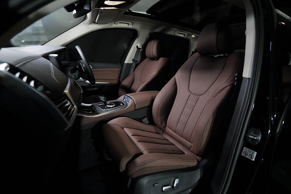 Menjelajahi Interior BMW X5 yang Mewah dan Elegan