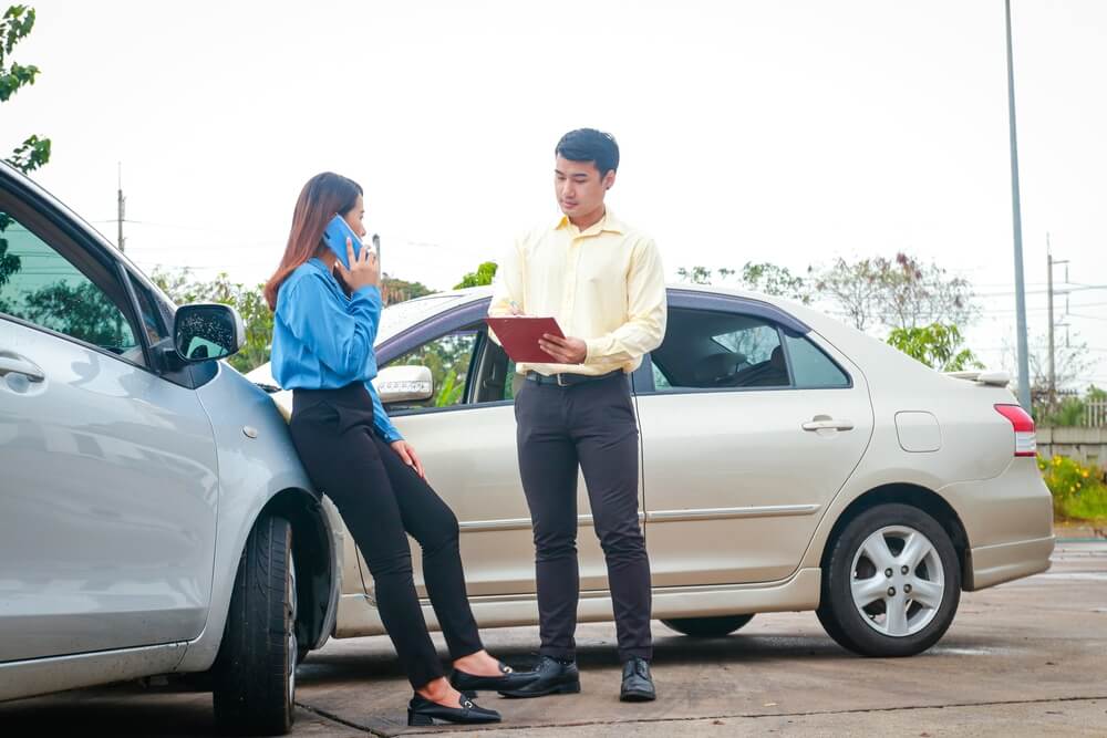 kelebihan beli mobil baru