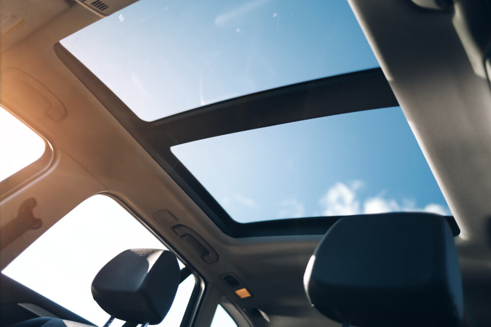 merawat sunroof mobil