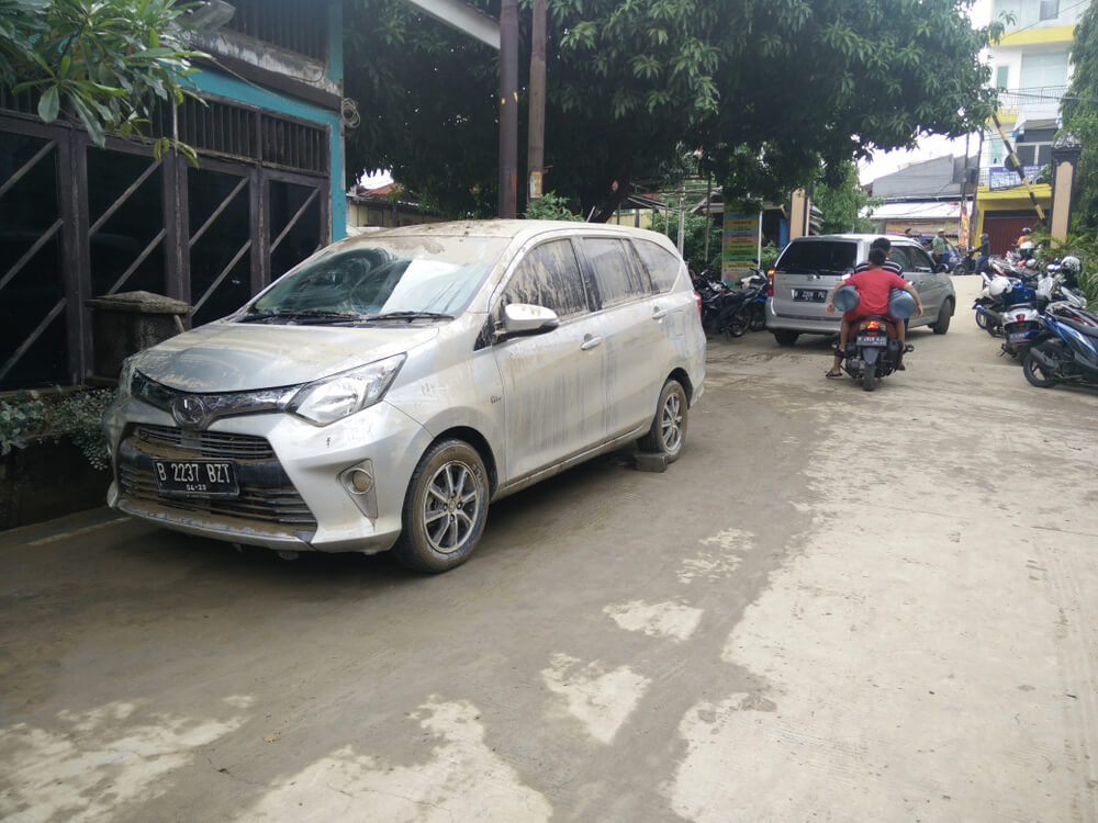 mobil kena banjir