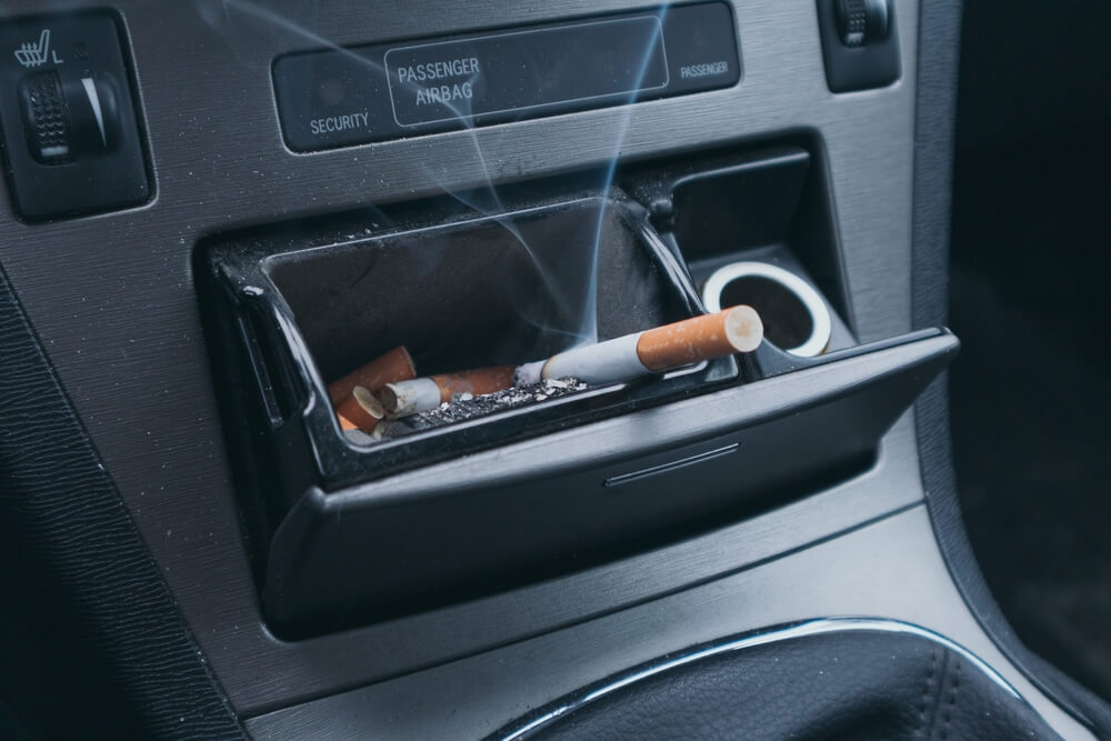 merokok dalam mobil