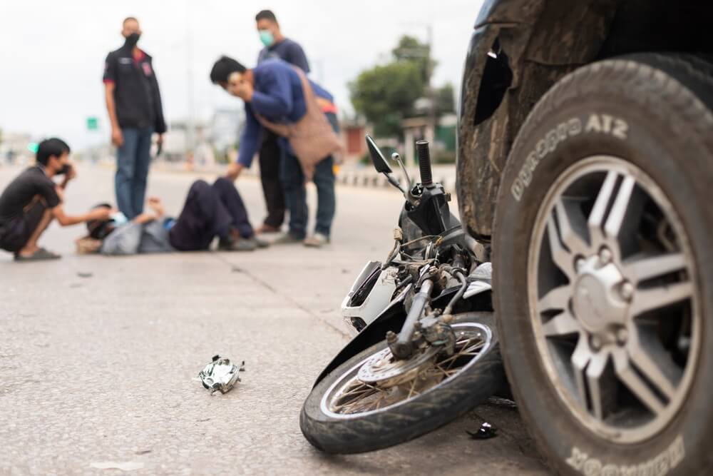 mobil terlibat kecelakaan