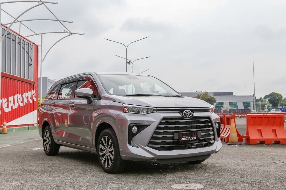 mobil terlaris toyota