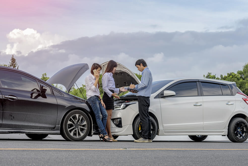 perbaikan mobil tabrakan beruntun