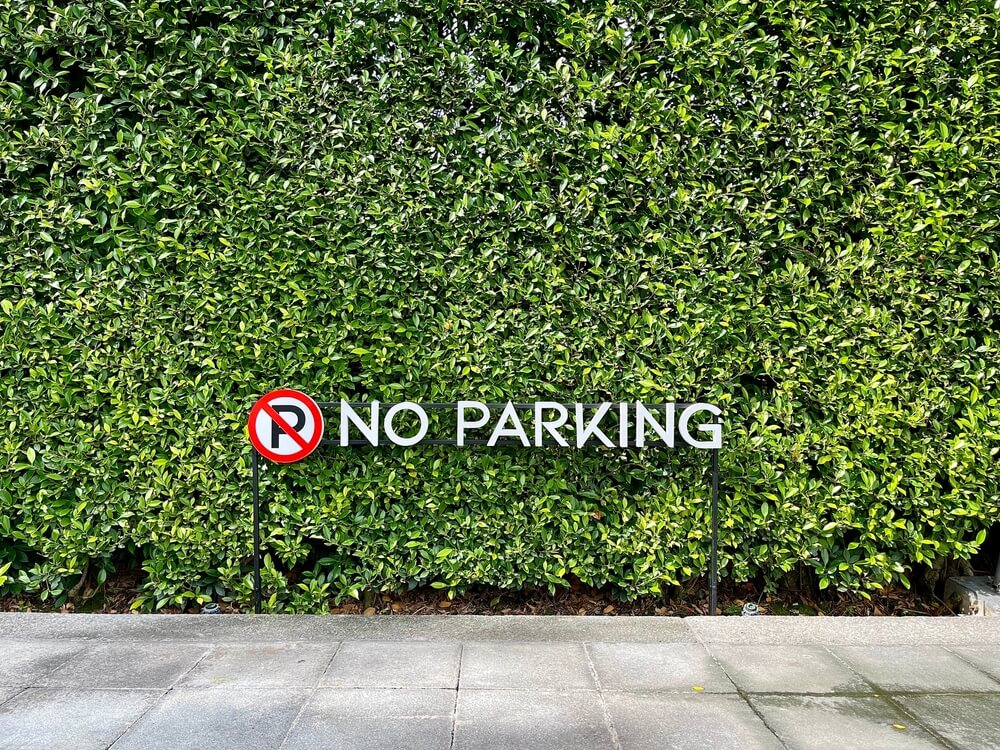 dilarang parkir