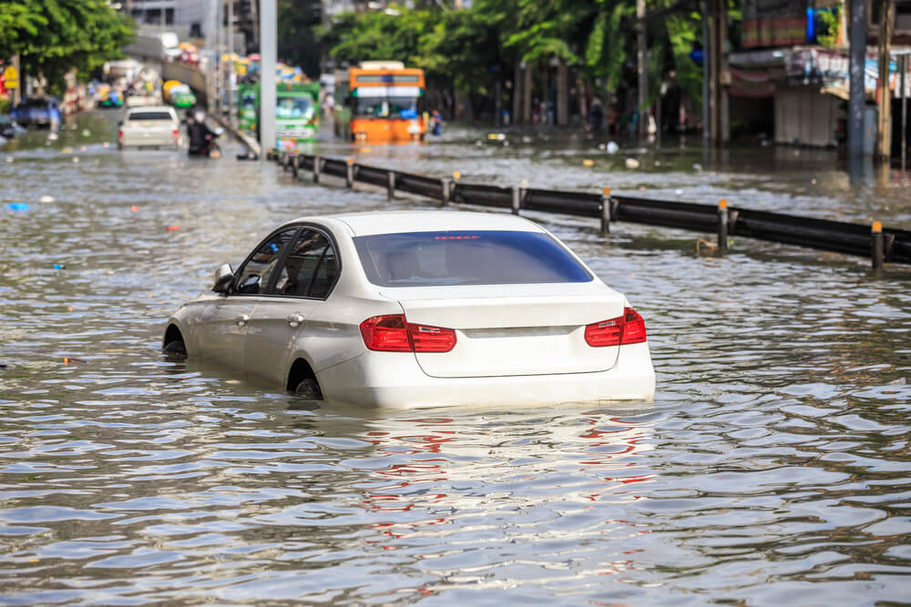 Mobil Terjebak banjir