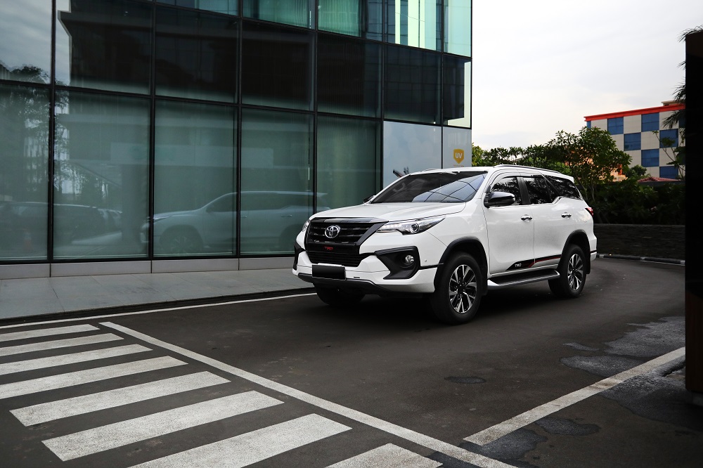 dimensi mobil fortuner