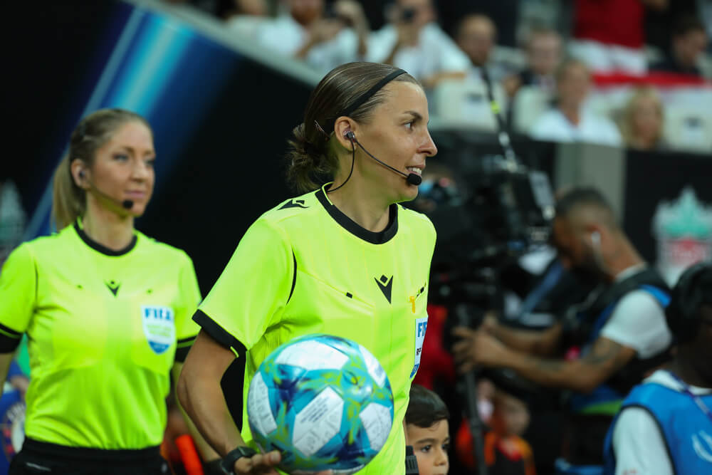 wasit perempuan piala dunia 2022