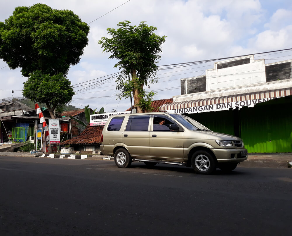 Jelajah Jalanan Santai dengan Isuzu Panther