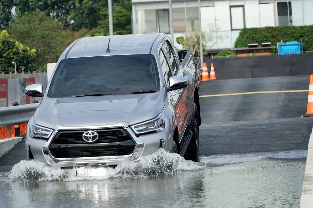 mobil double cabin toyota all new hilux