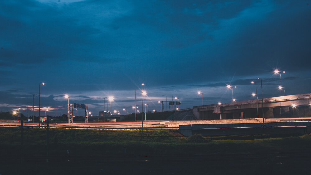 penerangan jalan tol