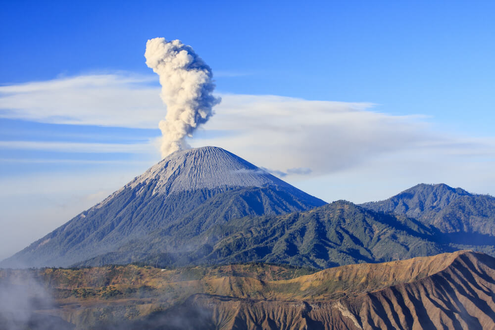 gunung semeru erupsi
