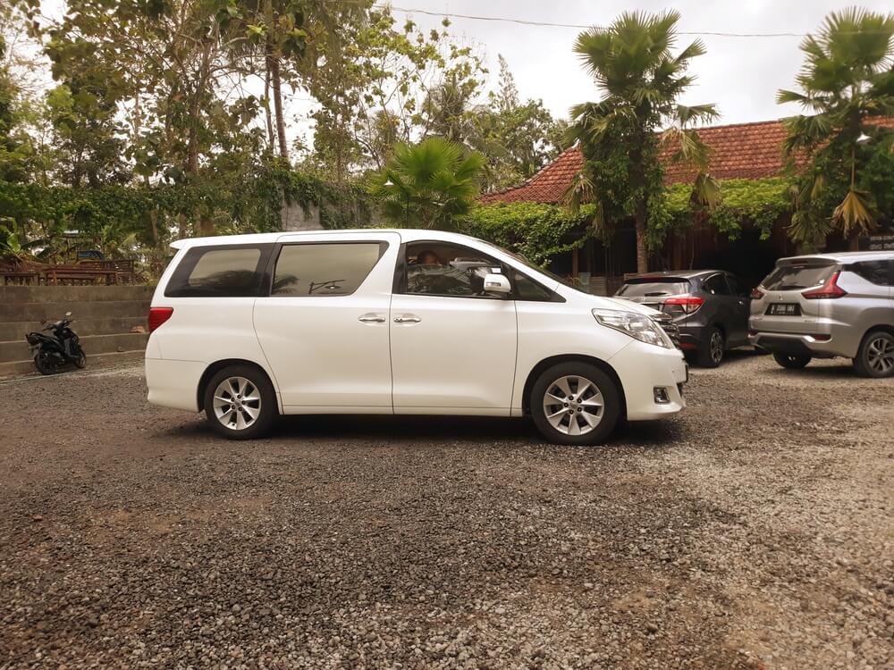 toyota alphard bekas