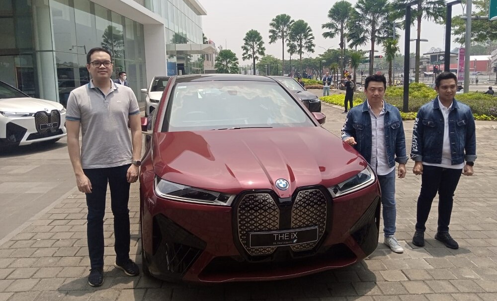 BMW iX