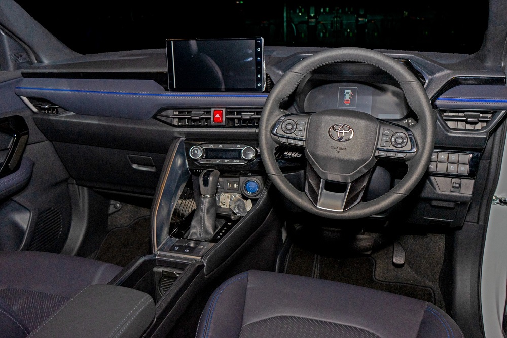 interior yaris cross