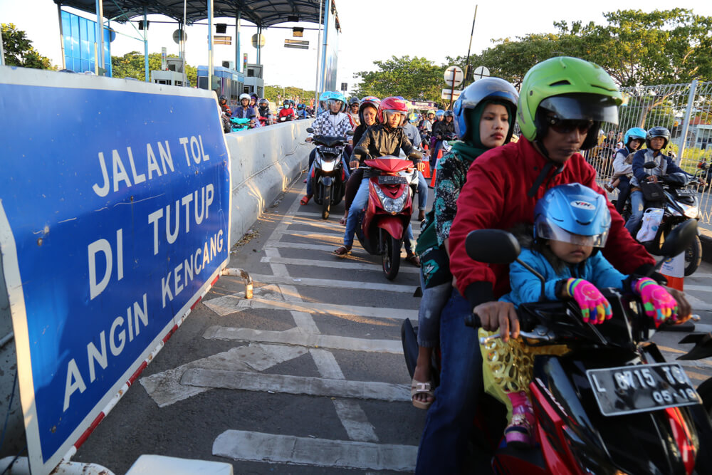 motor jembatan suramadu