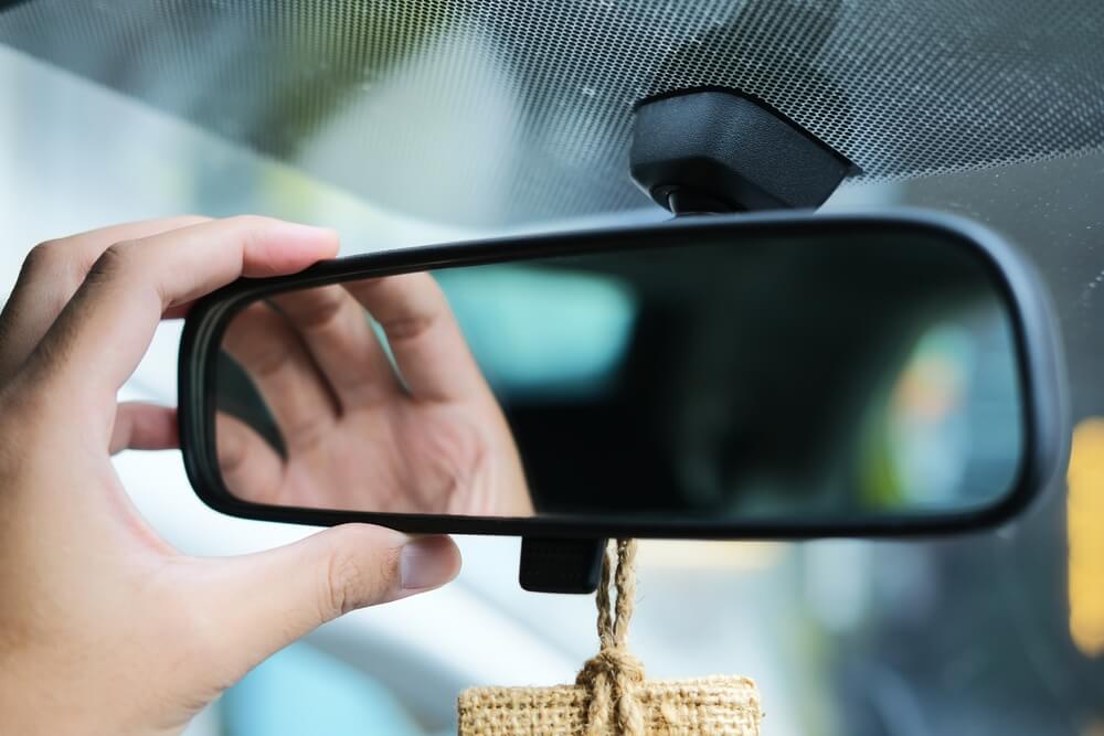 posisi spion mobil
