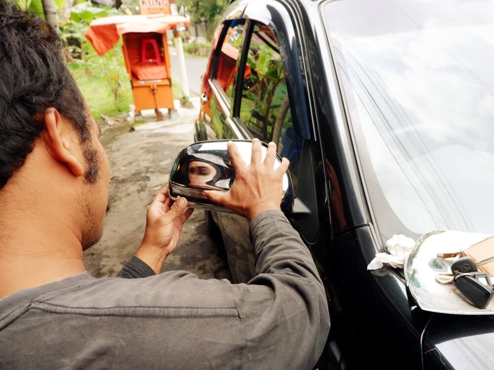 atur posisi spion