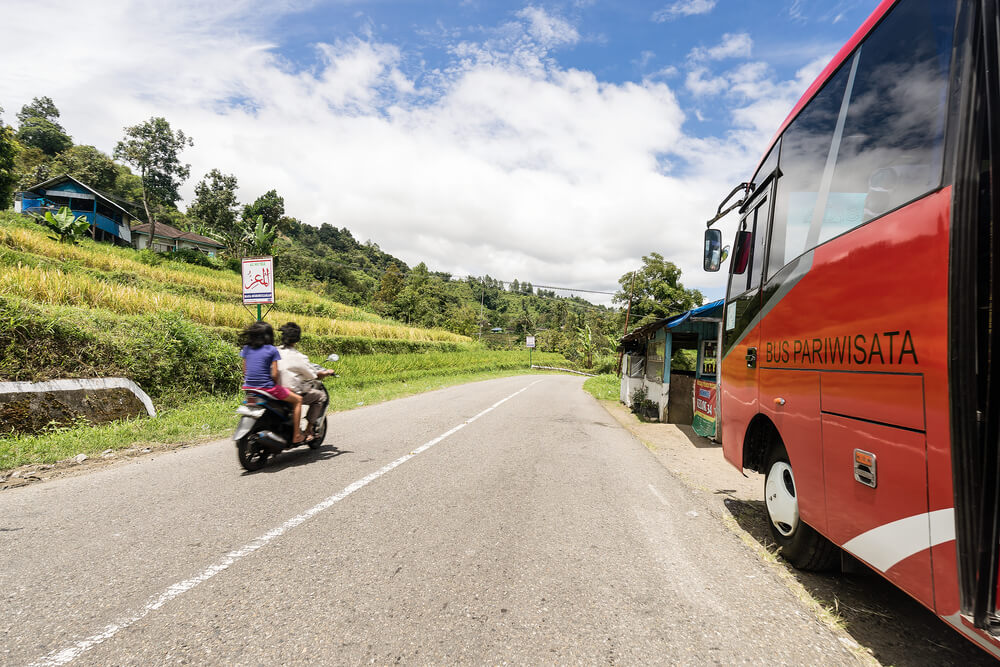 bus masuk jurang