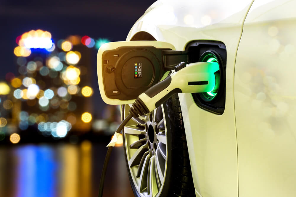 charge mobil listrik. Tren Mobil Terkini, Masa Depan Berkendara