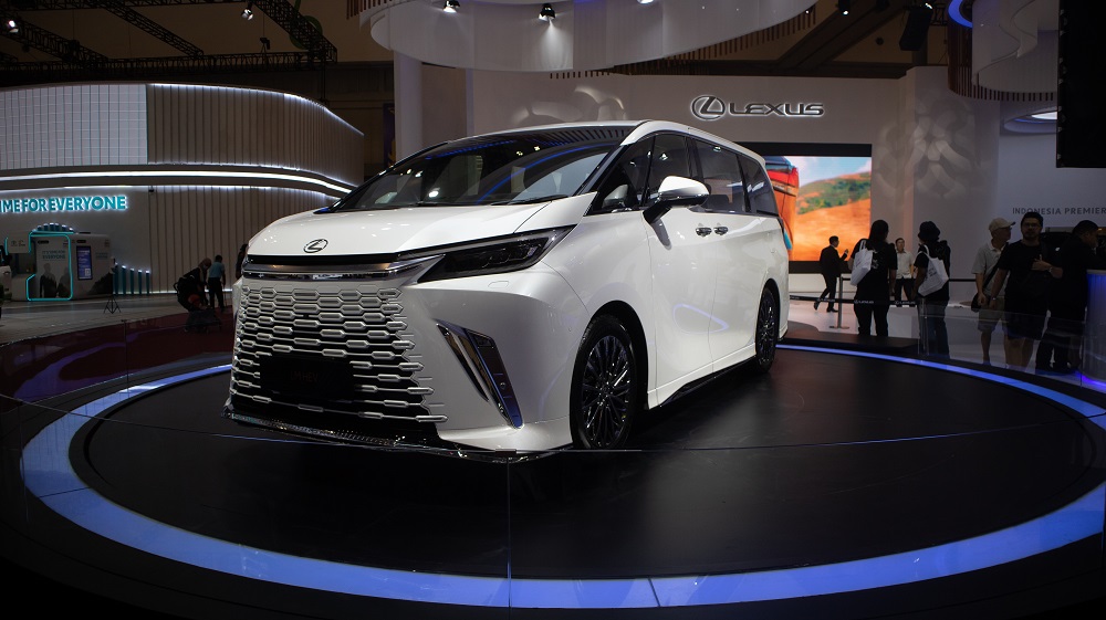 Persiapan Liburan Bareng Keluarga dengan Lexus Alphard