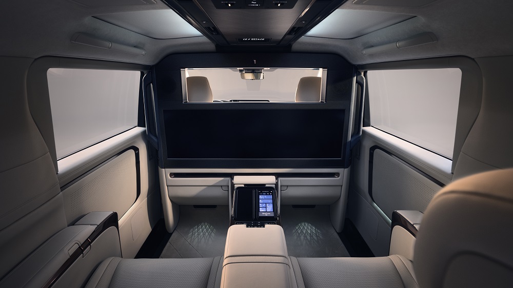 fitur lexus lm