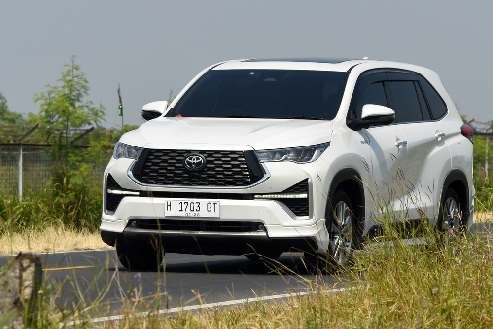 innova zenix
