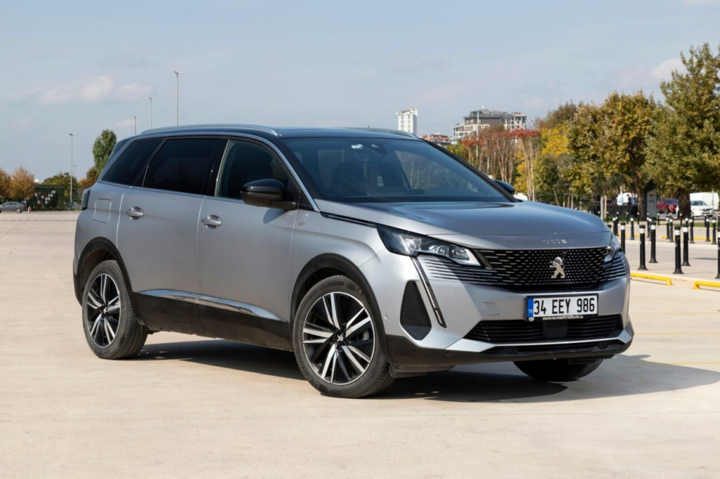 Perjalanan Lebaran Lebih Praktis Bersama Peugeot 5008