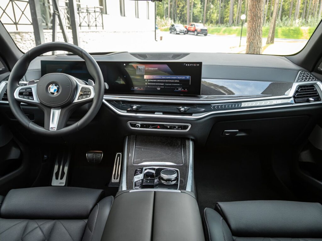 Review Head Unit yang Nyaman di BMW X5