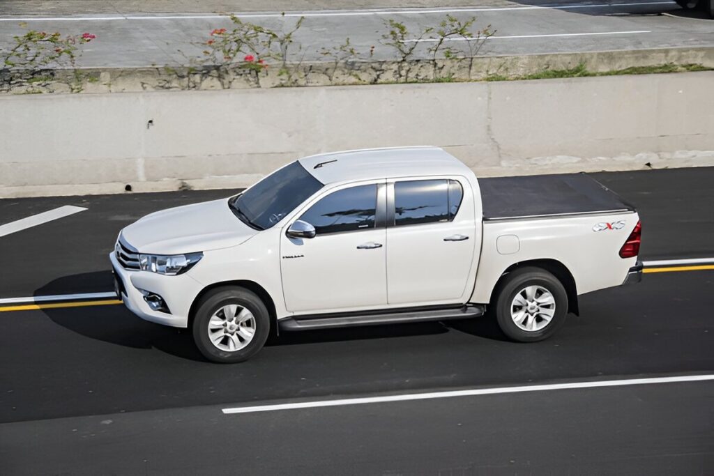 Toyota Hilux Double Cabin Pilihan Tangguh untuk Segala Medan
