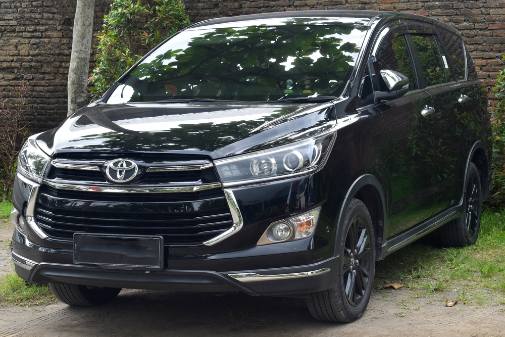 Mau Beli? Ini Perbedaan Innova Reborn dan Venturer yang Perlu Kamu Tahu