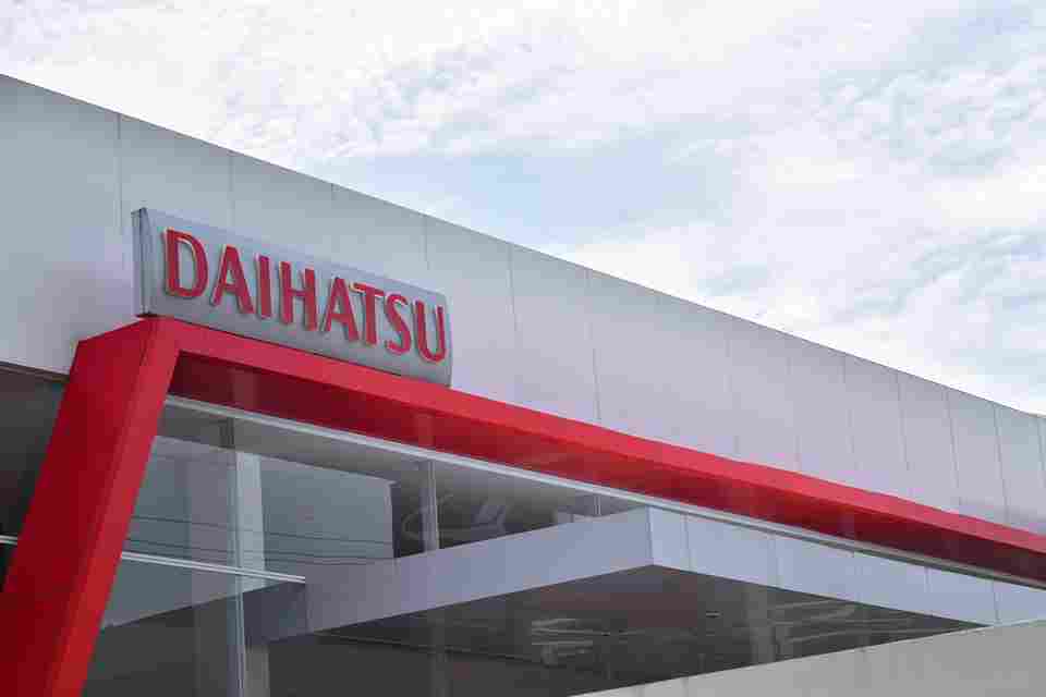 Beli Mobil Daihatsu Tahun 2025? Ini Daftar Harga dan Simulasi Kreditnya!