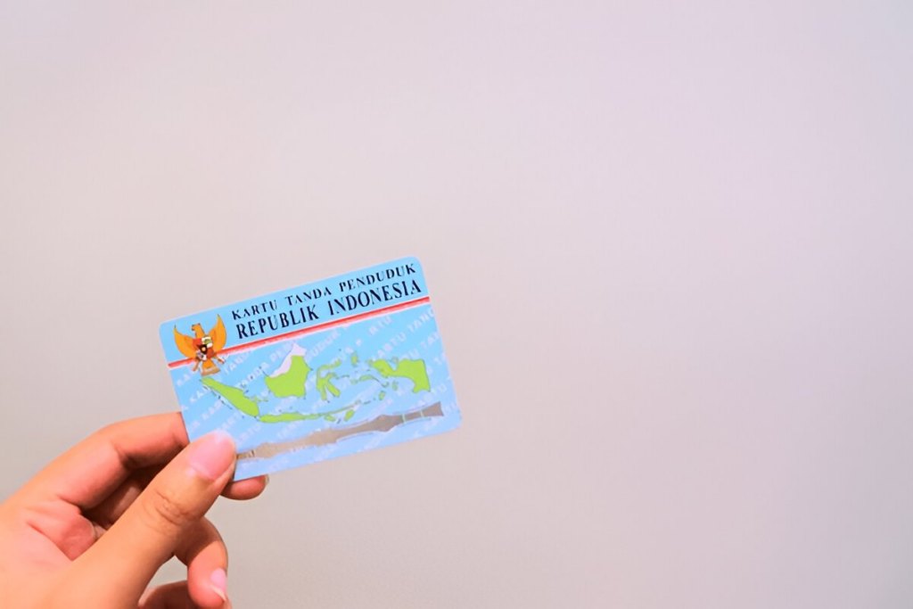 Tempat Pinjam Uang Tanpa KTP Emang Ada? Cek di Sini