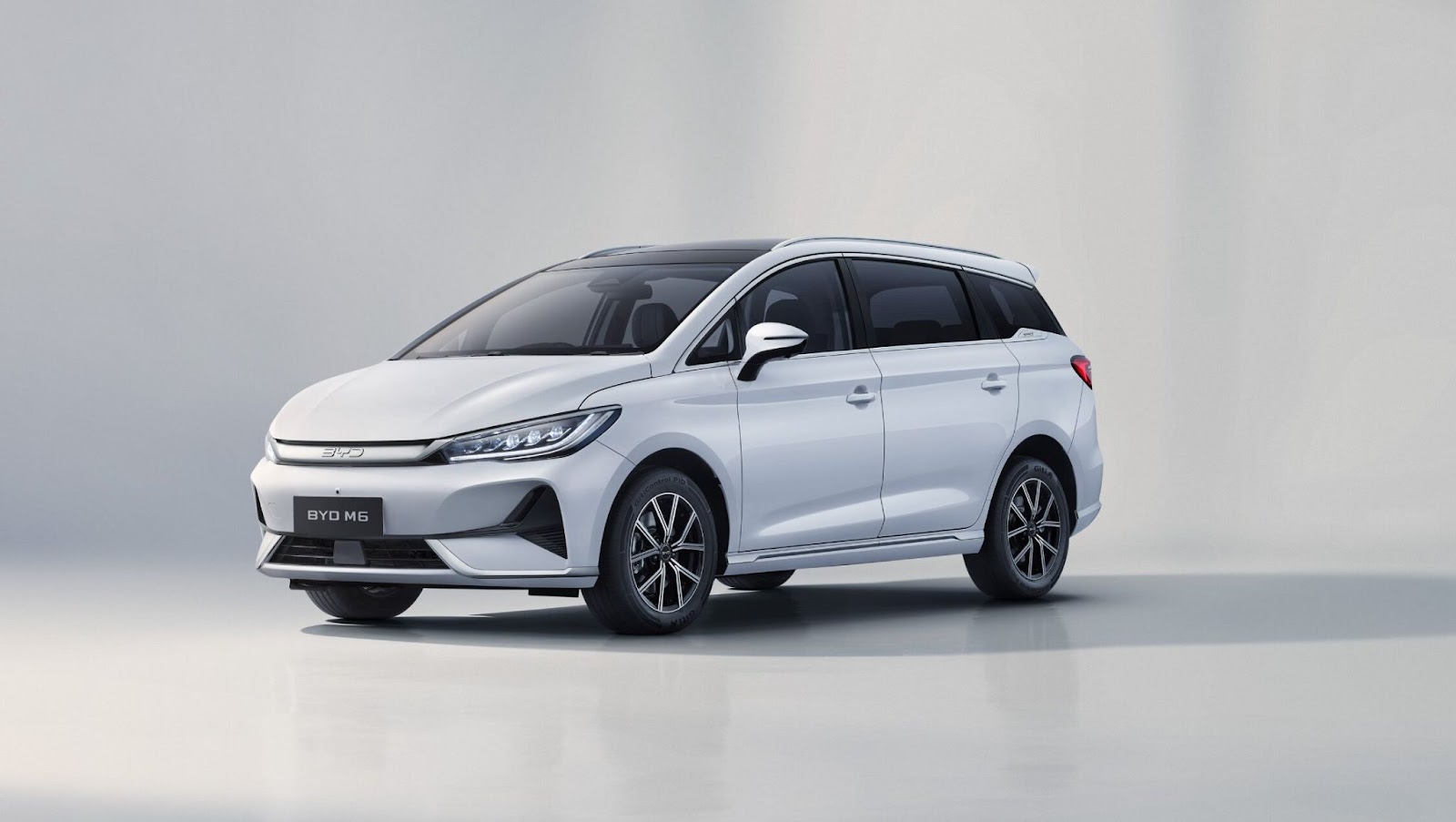 Harga BYD M6 Terbaru: MPV China yang Makin Gede Peminat, Sehebat Apa Fitur dan Value-nya?