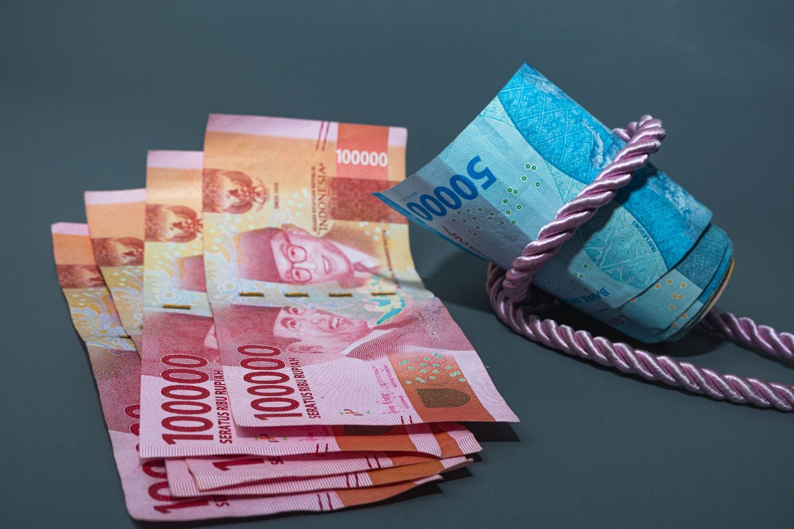Waspadai Risiko Pinjaman Online Tanpa OJK