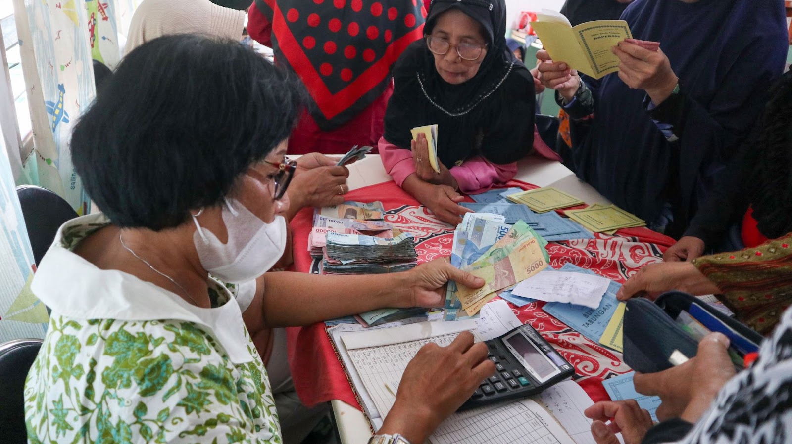 Koperasi Pinjam Uang atau SEVA? Pilih yang Paling Menguntungkan!