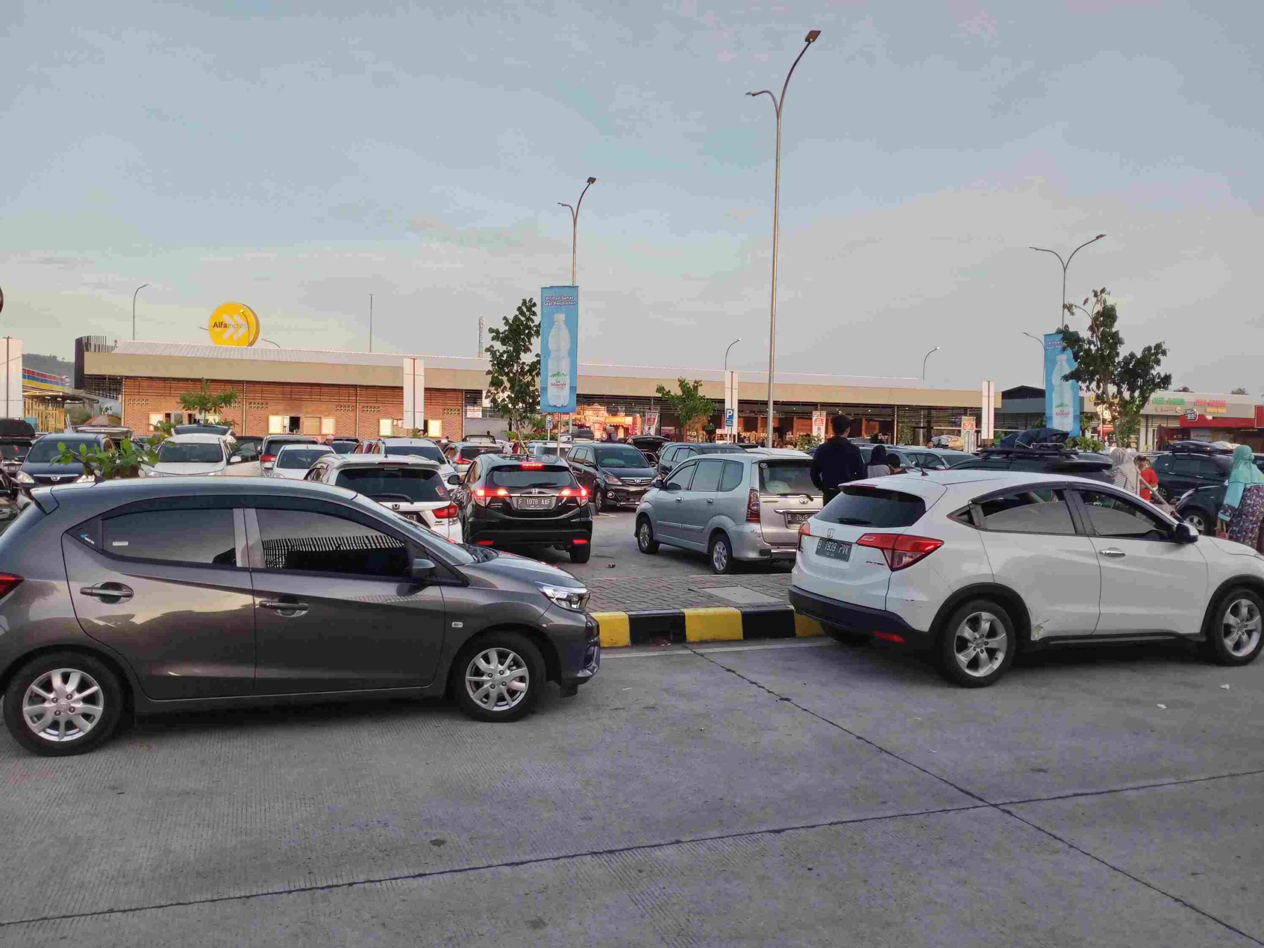 Daftar Rest Area Tol Trans Jawa dari Banten hingga Malang (Terlengkap) 2025