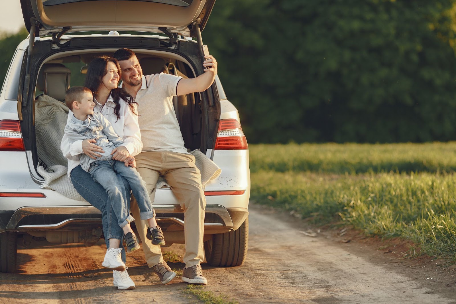 Gaji Pas-Pasan tapi Mau Punya Mobil Keluarga? Ini Solusi Finansial dari SEVA