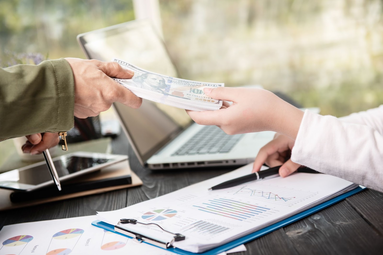 Perbedaan KTA Konvensional dan KTA Bebas Riba: Mana yang Lebih Menguntungkan?