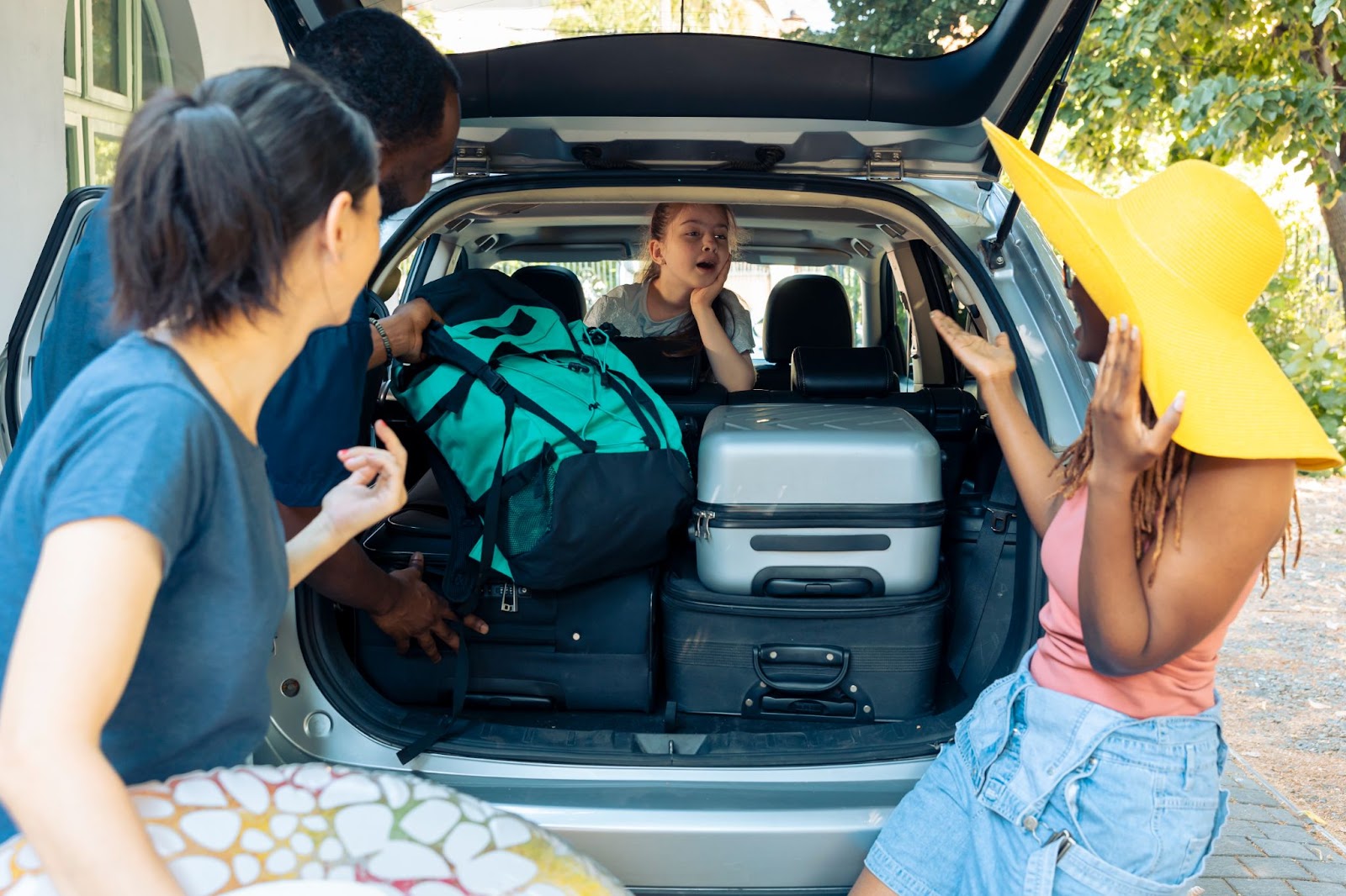 Biar Muat Banyak dan Tetap Rapi! 9 Tips Packing untuk Perjalanan Jauh Dengan Xenia