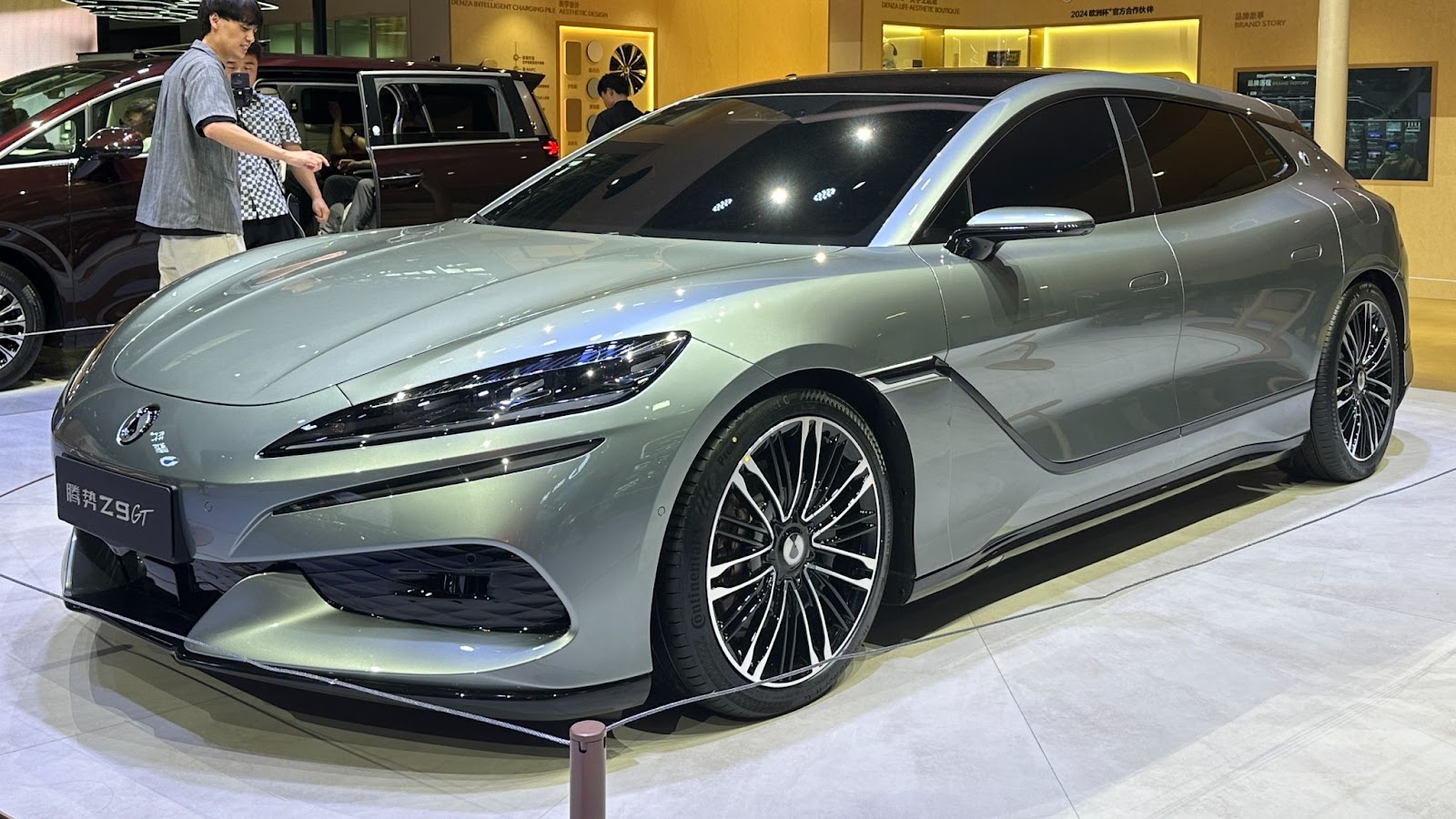 Review Lengkap BYD Denza Z9 GT: Teknologi, Fitur, dan Estimasi Harga di Indonesia