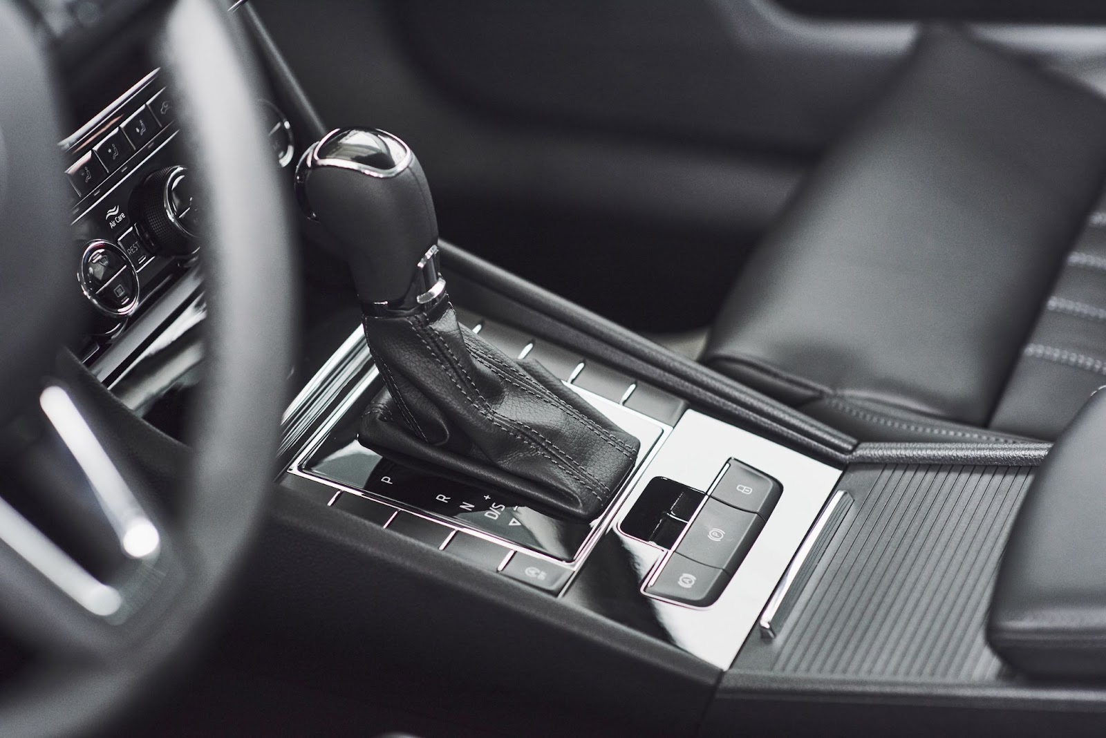 Bingung Pilih CVT atau AT? Ini Perbandingan Mobil Matic yang Wajib Kamu Tahu di 2025