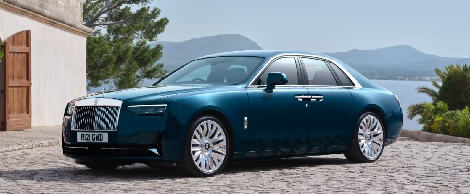Mewah Maksimal! Intip Spesifikasi dan Fitur Canggih Rolls-Royce Ghost 2025