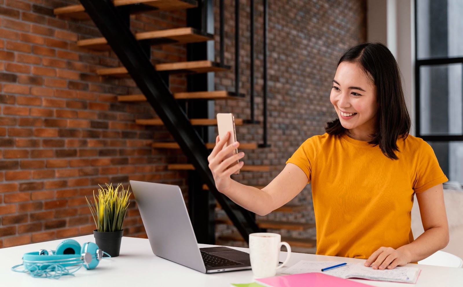 20 Ide Kerja Sampingan Online Lewat HP yang Gajinya Ngalahin Kantoran